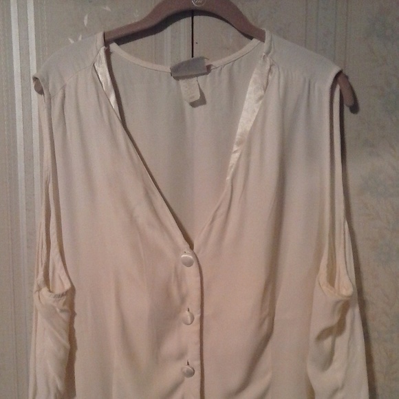 *FASHION BUG WHITE SLEEVELESS BUTTON DOWN V NECK - Picture 1 of 6